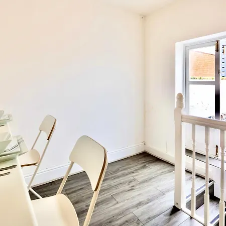 Apartman The Orange Factory By Altoluxoexperience Short Lets & Serviced With Free Wifi *